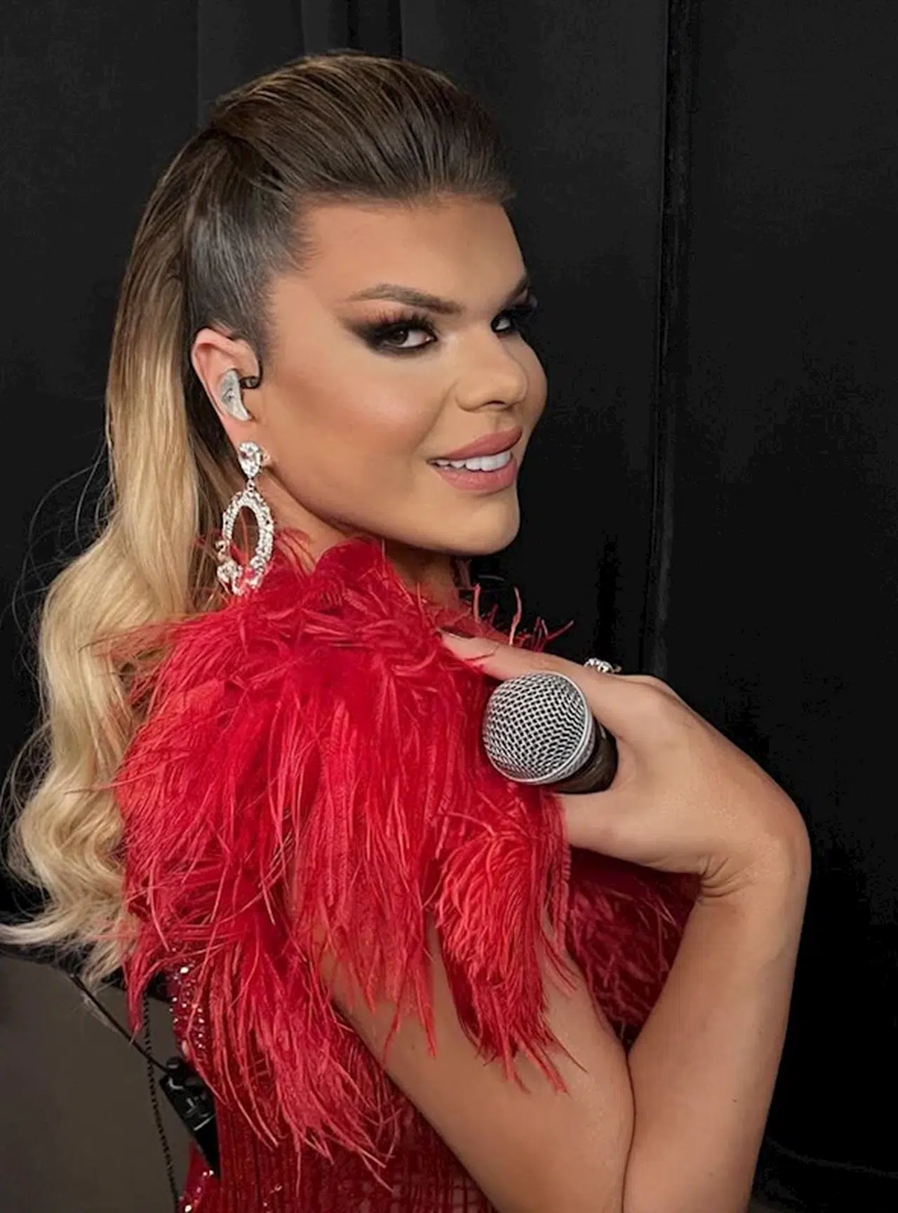 Yolcu uçağında 'Uçağınızı bombalayacağız' diyen sanığa 10 yıla kadar hapis istemi