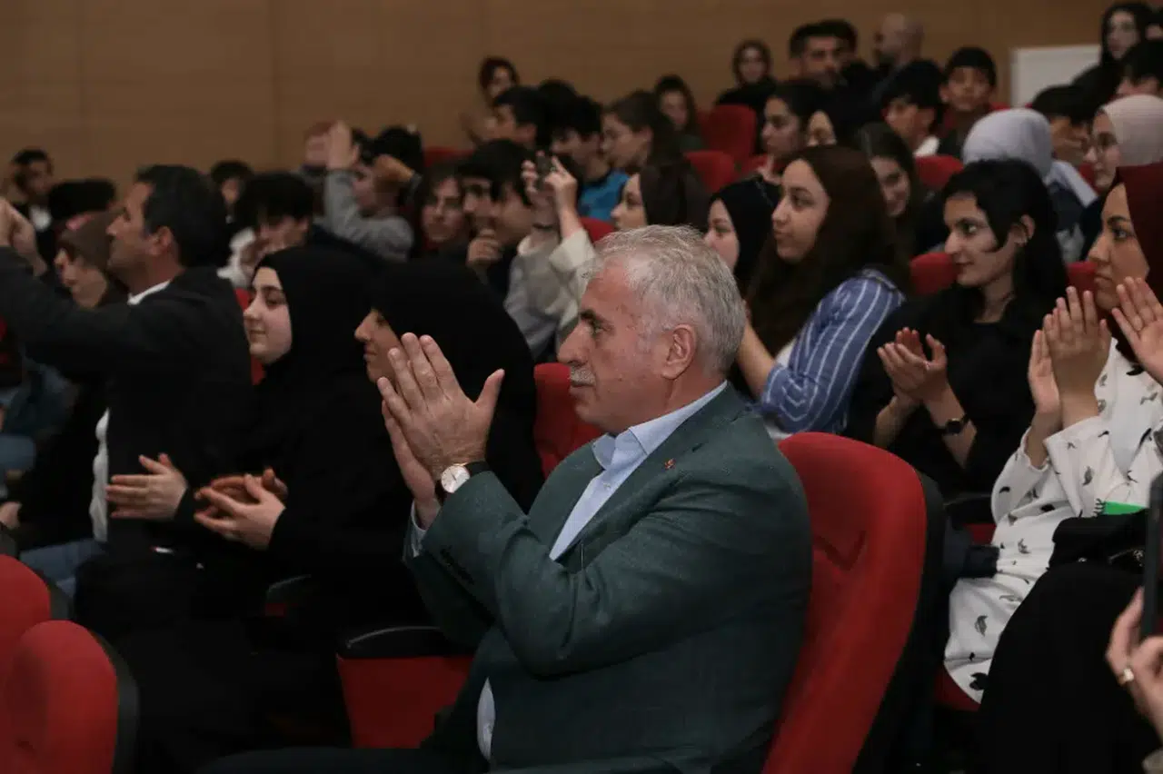 Bayburt Belediye Başkanı Mete Memiş, Şiir Dinletisi Programına Katıldı