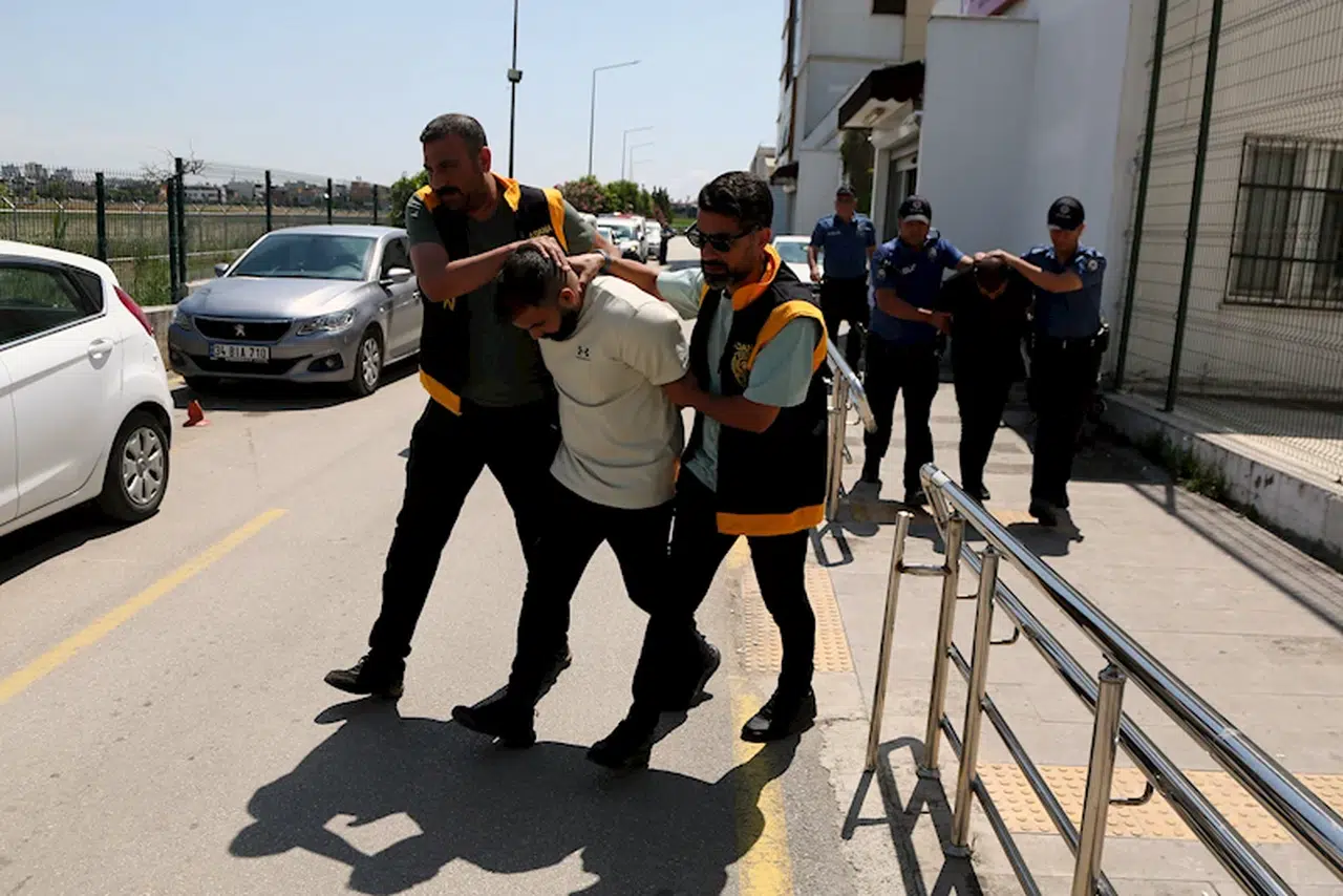 Interpol'ün kırmızı bültenle aradığı İsveç merkezli uyuşturucu çetesi lideri Adana'da yakalandı