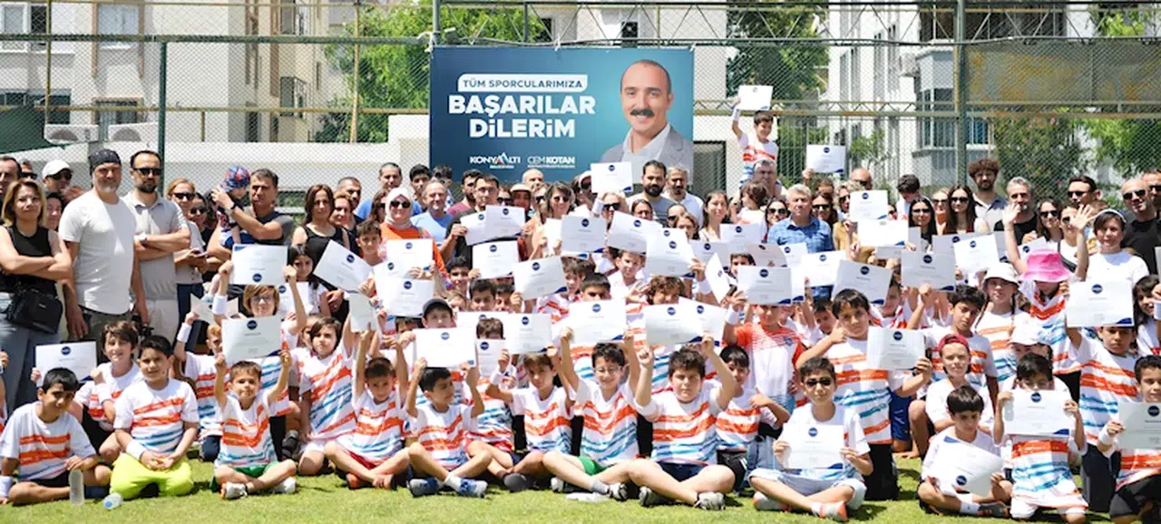 Konyaaltı'nın sporcuları sertifikalarını aldı