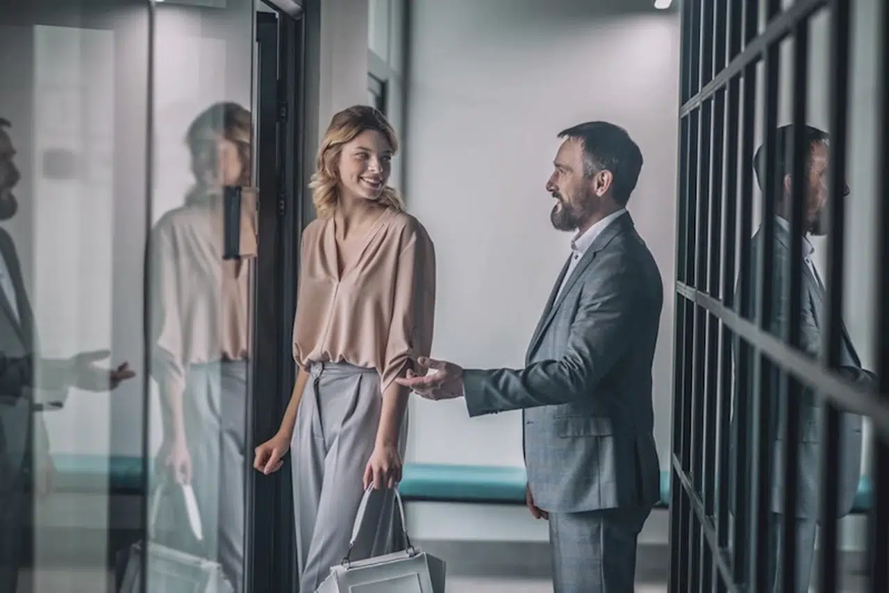 Görgü kuralları araştırması: Erkekler buluşmalara daha erken gidiyor