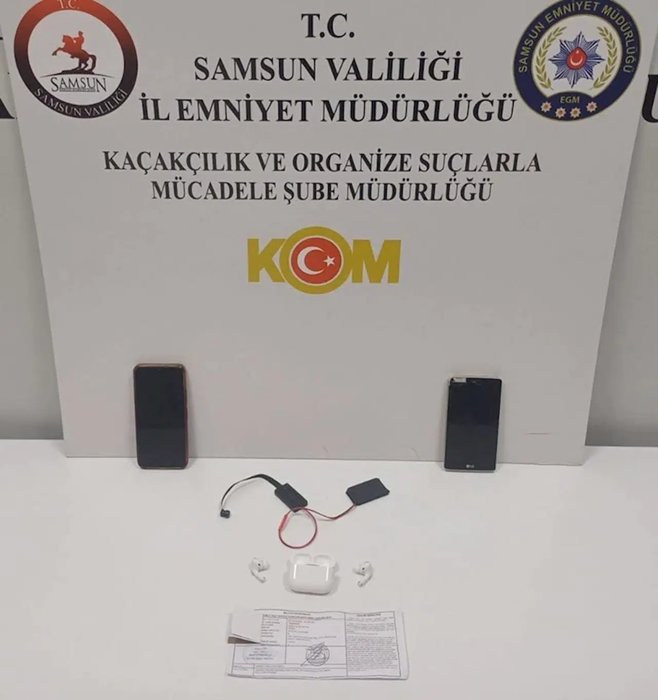 Samsun'da kopya düzeneği kullanarak sınava giren sürücü adayı ile 2 kişi yakalandı