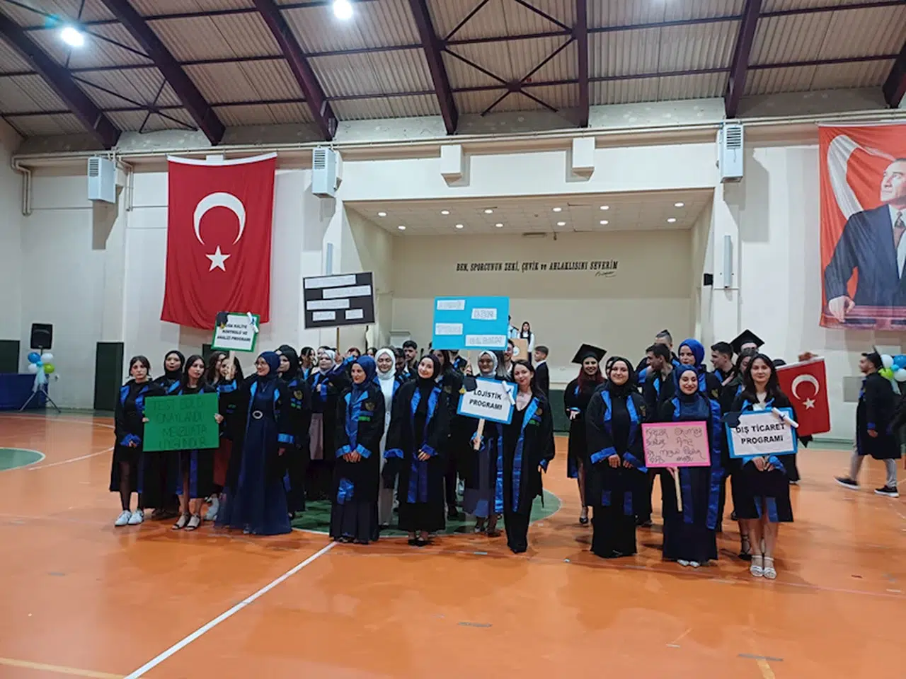 BAİBÜ Yeniçağa Yaşar Çelik Meslek Yüksekokulu'nda mezuniyet heyecanı yaşandı