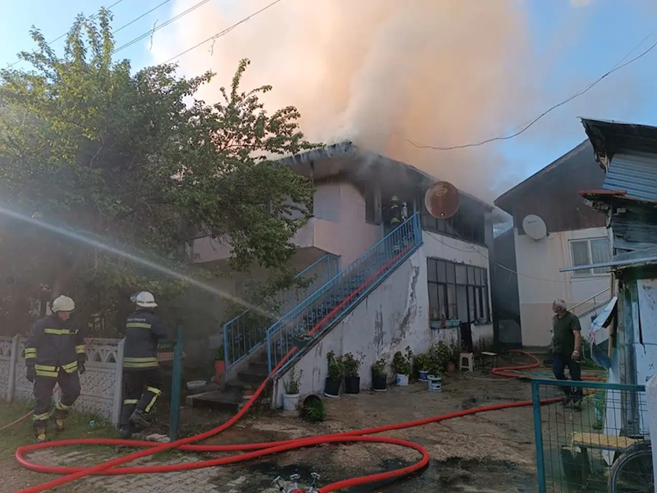Bolu'da 2 katlı evde çıkan yangın hasara neden oldu