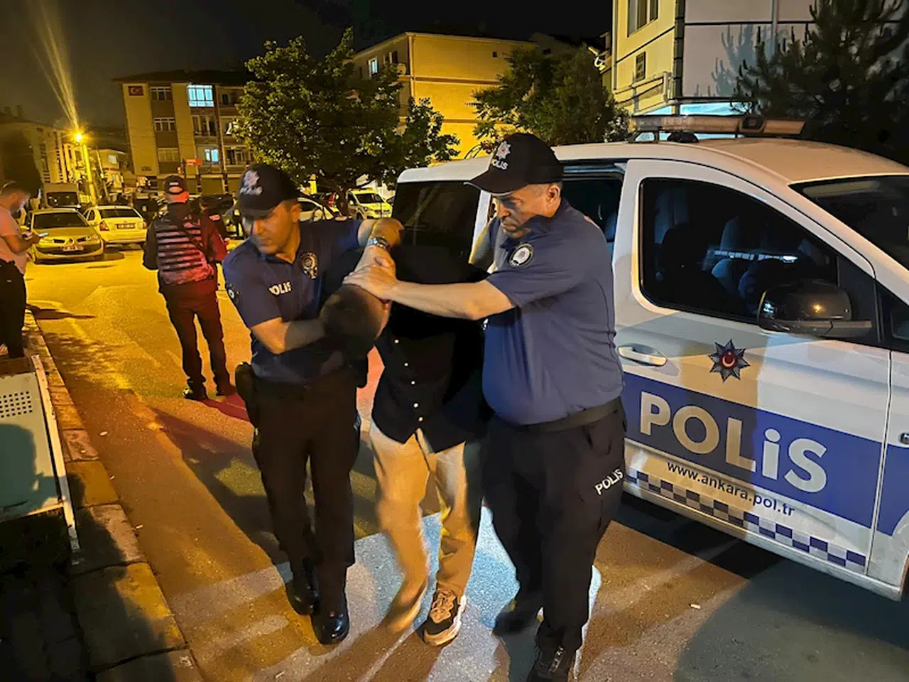 Düğün konvoyundaki aracın sürücüsü uzun namlulu silahla ateş açtı (2)