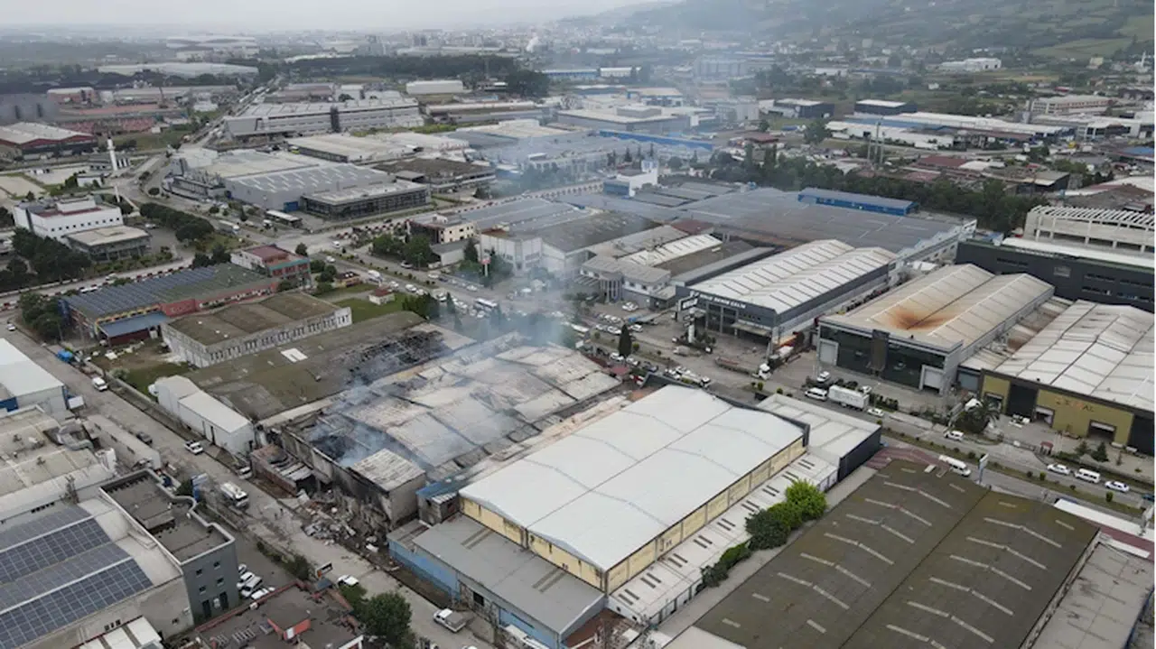 GÜNCELLEME - Samsun'da 3 fabrikayı etkileyen yangın kontrol altına alındı