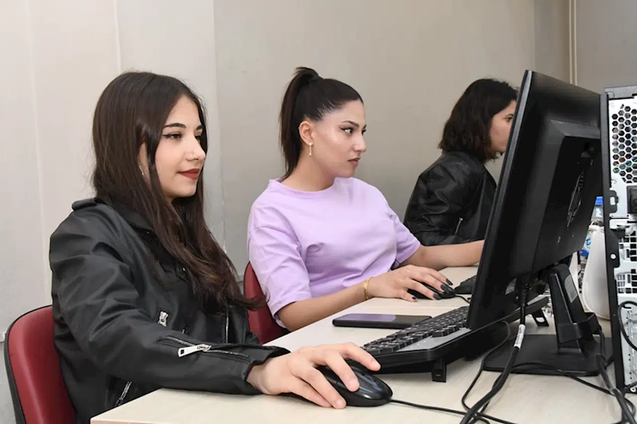 Tasarım okuyan iki kız kardeşin hedefi babalarının atölyesini yeniden faaliyete geçirmek