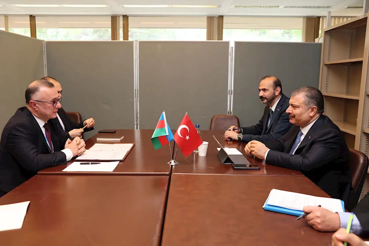 Bakan Koca, Cenevre'de mevkidaşları ile görüştü