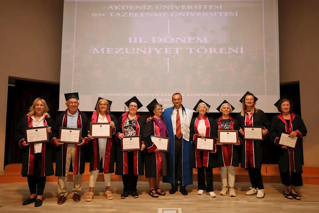 Tazelenme Üniversitesi'nden 110 öğrenci mezun oldu