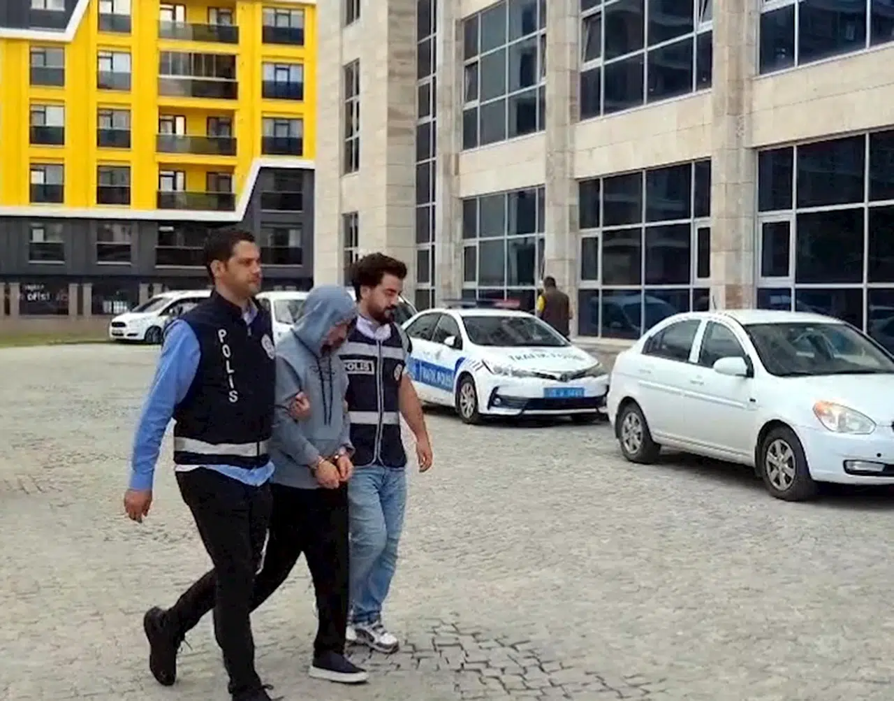 Edirne'de yurt dışına kaçma hazırlığındaki biri FETÖ hükümlüsü, 4 kişi yakalandı