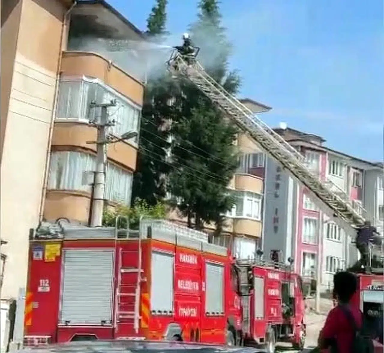 KARABÜK 'te apartman dairesinde yangın (VİDEO EKLENDİ) 