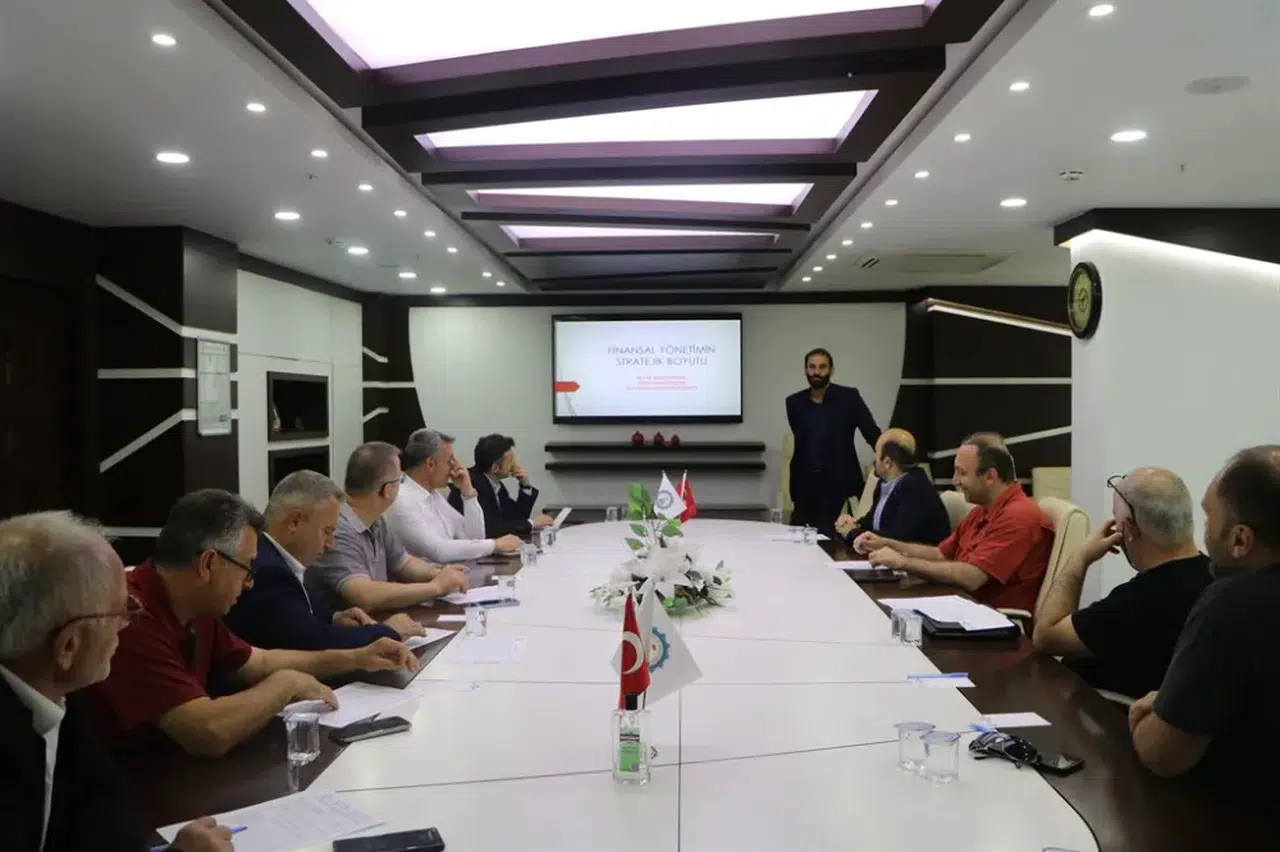 "Hopa TSO ve AÇÜ İşbirliğiyle Finansal Yönetim Eğitimi: İşletmelerin Stratejik Başarısında Önemli Adım"