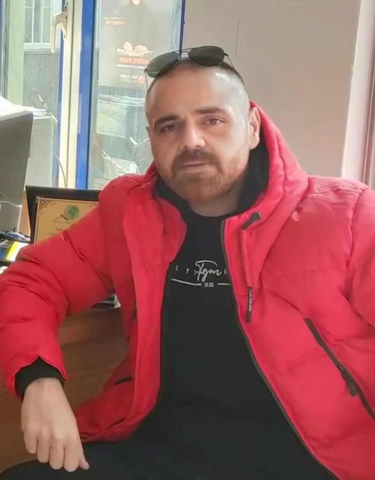 Yanında duran otomobilden inen kişinin silahlı saldırısında hayatını kaybetti