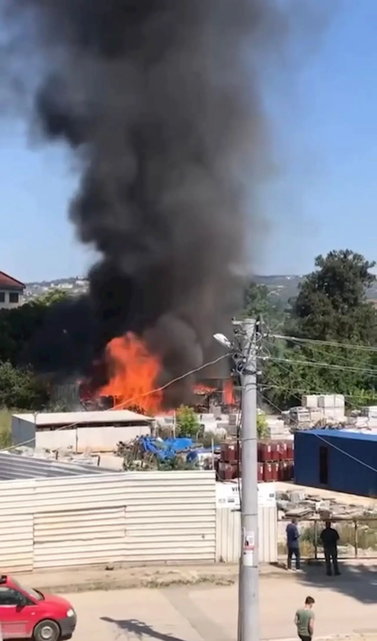 Bursa'da İnşaat deposunda çıkan yangın söndürüldü
