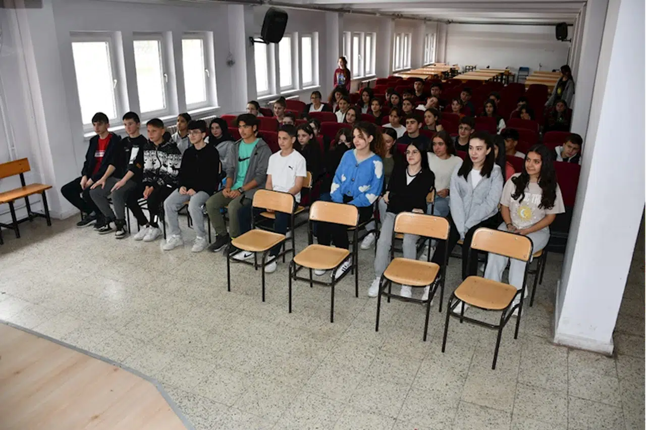 Gümüşhacıköy Kaymakamı Büyükkaymakcı, LGS'ye girecek öğrencileri ziyaret etti