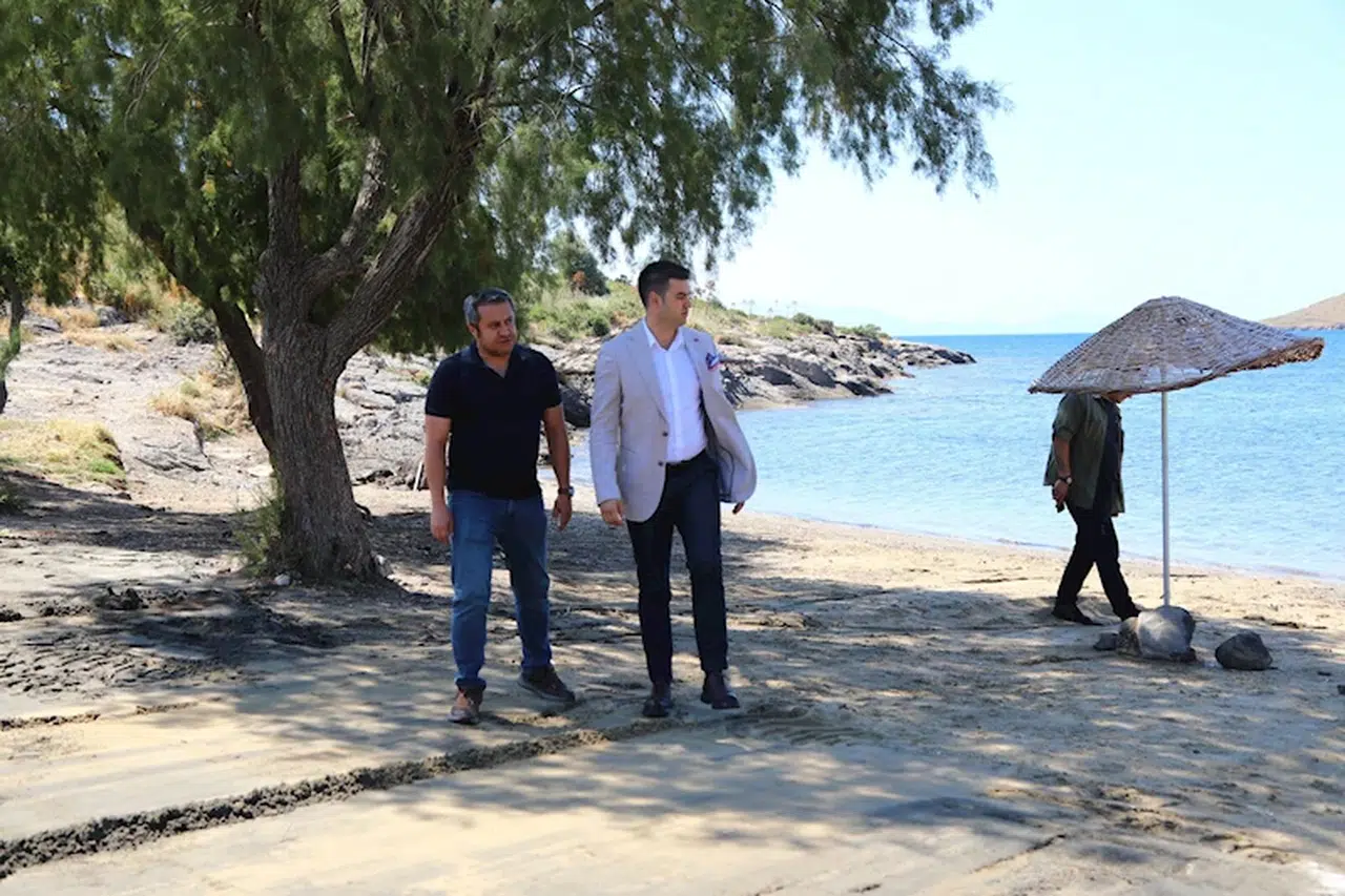 Bodrum'da plajlarda temizlik ve düzenleme çalışması