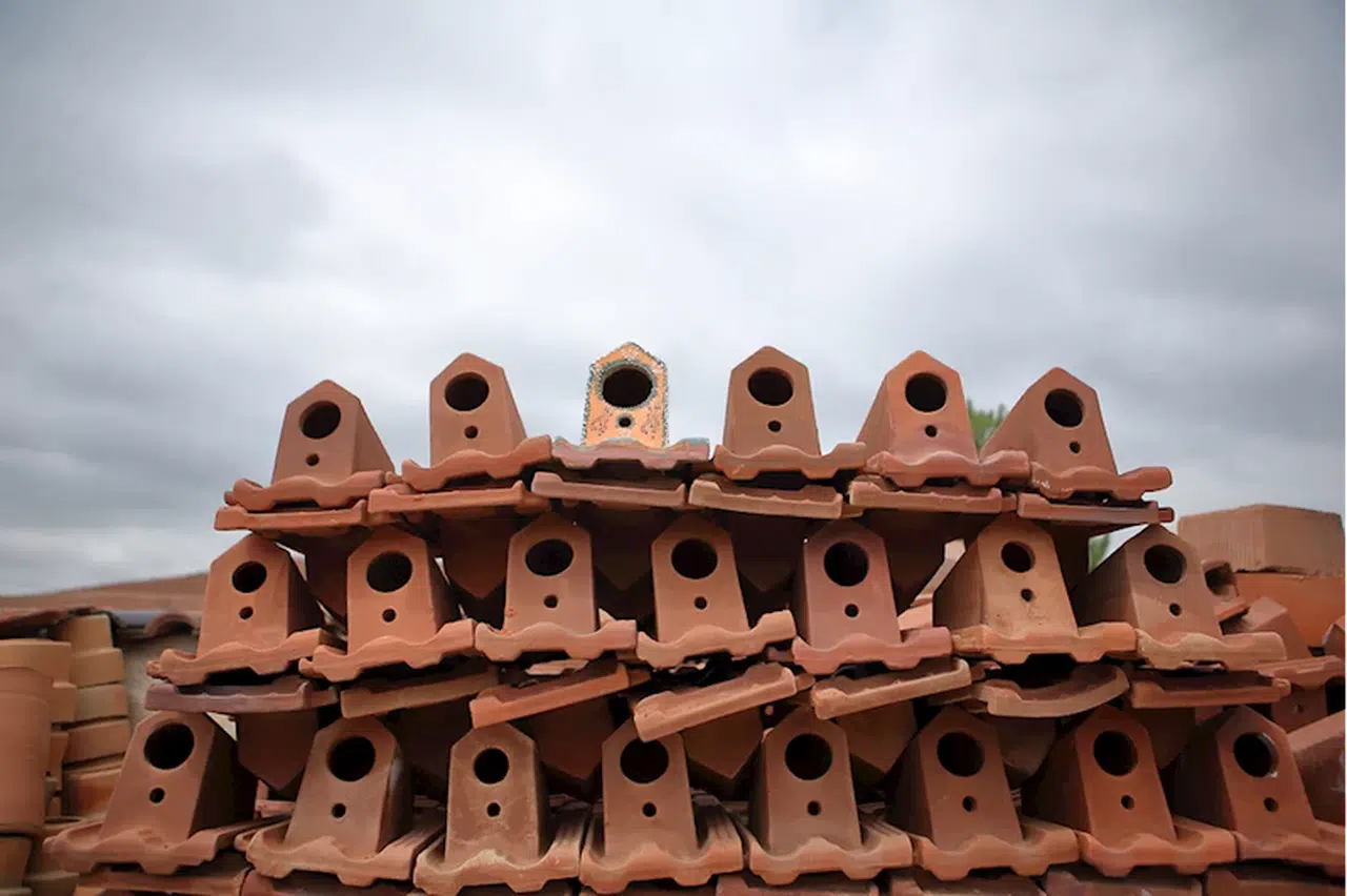 Çorum'da üretilen kuş yuvalı kiremitler yurt içi ve dışına satılıyor