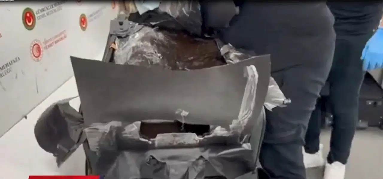 İstanbul - İstanbul Havalimanı'nda uyuşturucuyu spor ayakkabı tabanına gizlemişler