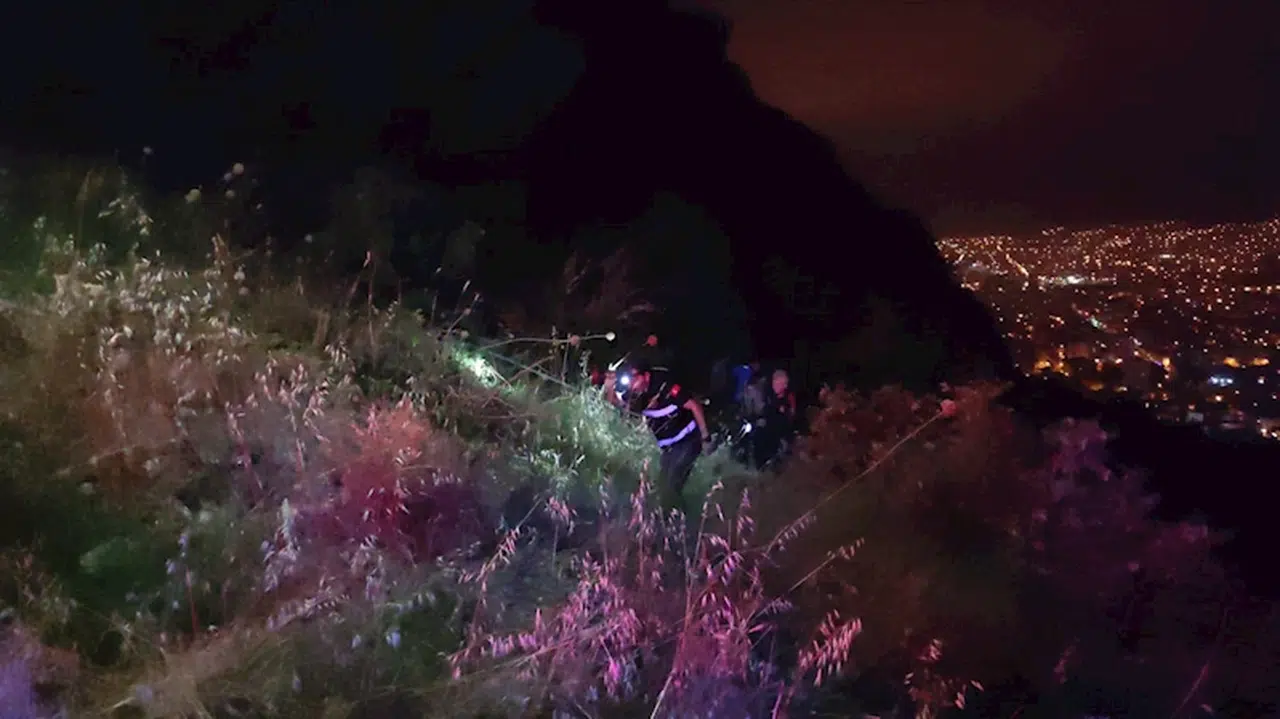 Kozan Kalesi'nde mahsur kalan kadını itfaiye kurtardı