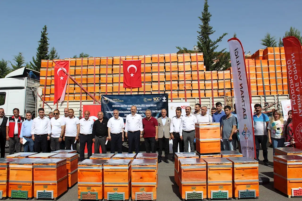 Batman'da 66 üreticiye 594 kovan dağıtıldı