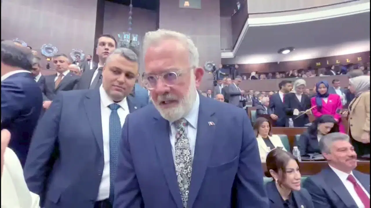 AK Parti'li Yenişehirlioğlu: Sokak hayvanları düzenlemesi ile ilgili herkesle görüşüyorum