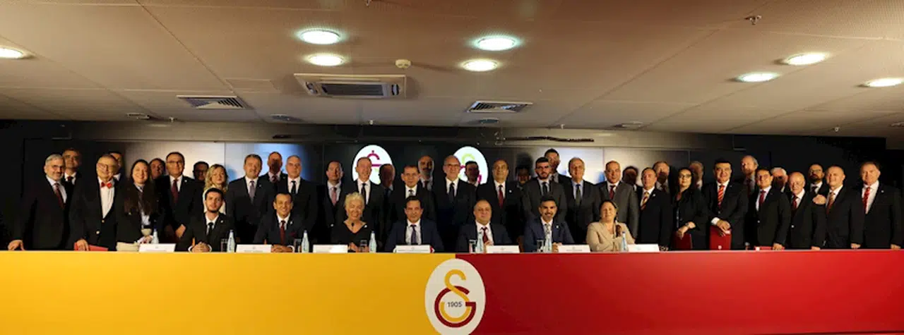 Galatasaray'da başkan Özbek ve kurulları mazbatalarını aldı