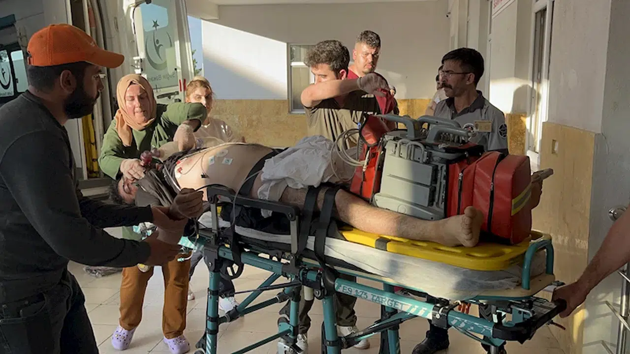 Patates ekimi yaparken üzerine yıldırım düşen işçi ağır yaralandı