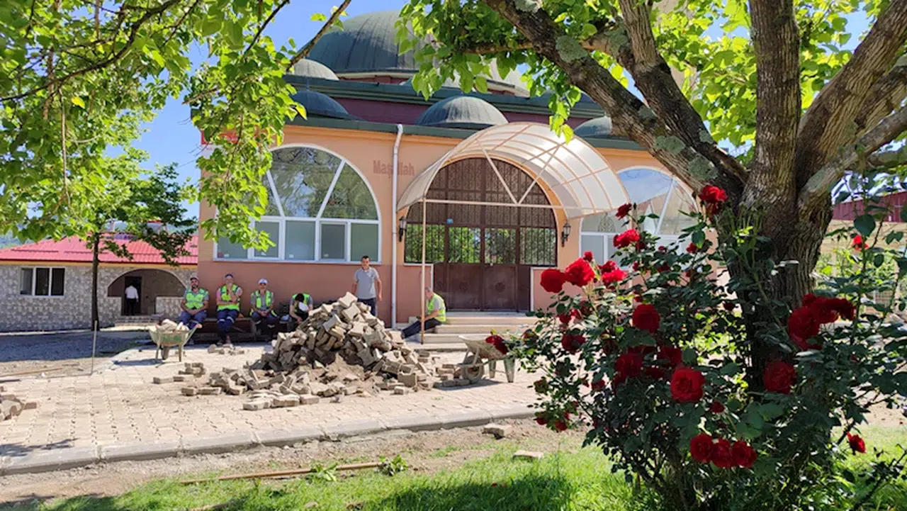 Salıpazarı Belediyesi bahar temizliği çalışması başlattı