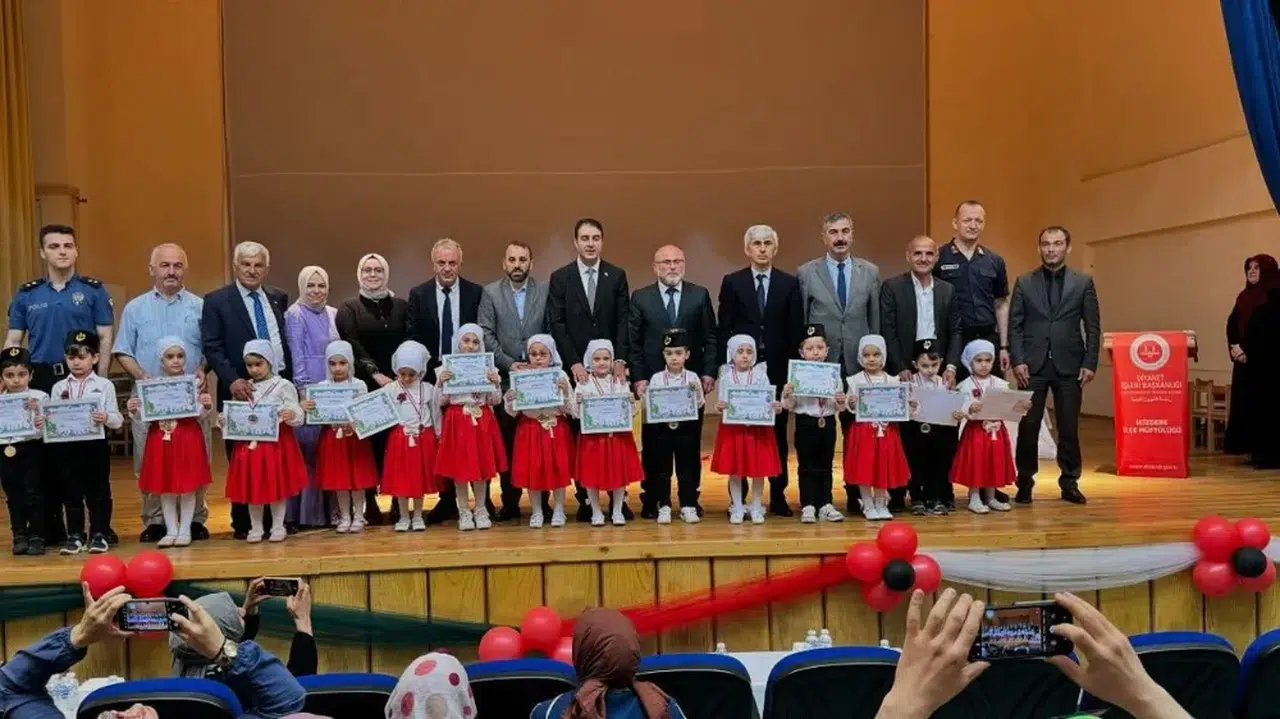 Rize İkizdere'de İlk Mezuniyet Heyecanı: 4-6 Yaş Kur’an Kursu ilk mezunlarını verdi