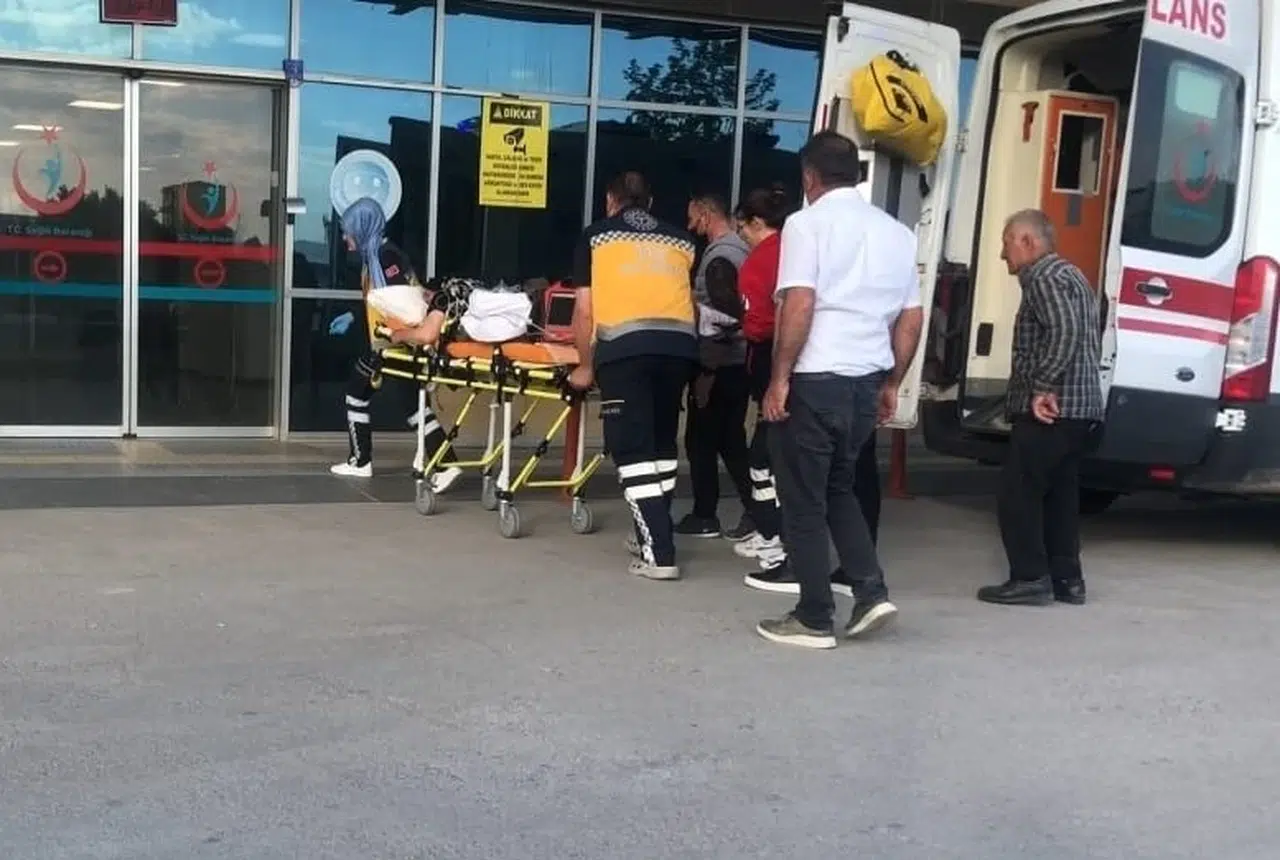 Çorum'da eşinin kazara köstebek tabancasıyla yaraladığı kadın hastaneye kaldırıldı