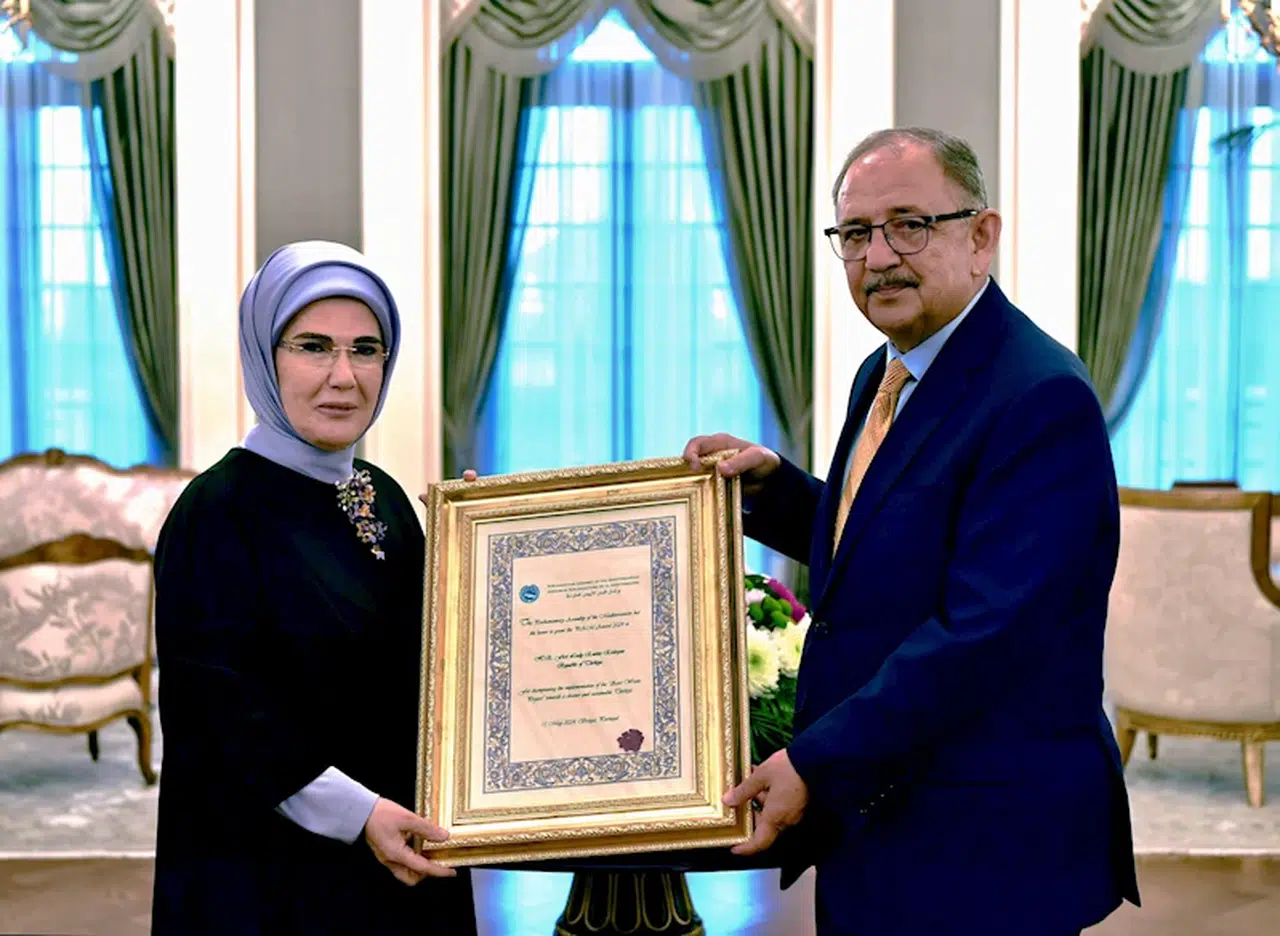 Emine Erdoğan, 'Sıfır Atık' projesine verilen 'AKDENİZ-PA' ödülünü aldı