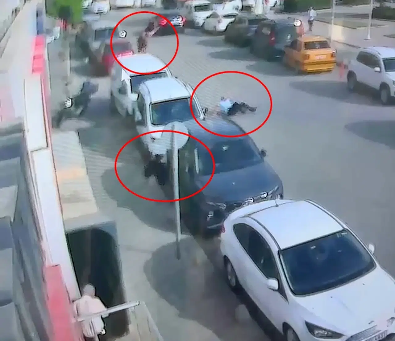 Siirt'te silahlı kavgaya valinin korumaları müdahale etti; o anlar kamerada (2)