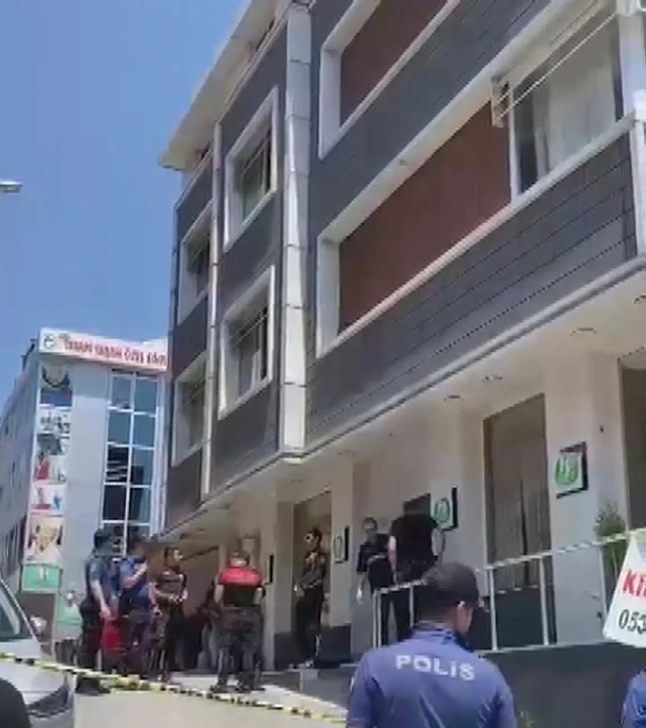 İstanbul- Küçükçekmece'de el bombalı saldırgan silahla vuruldu