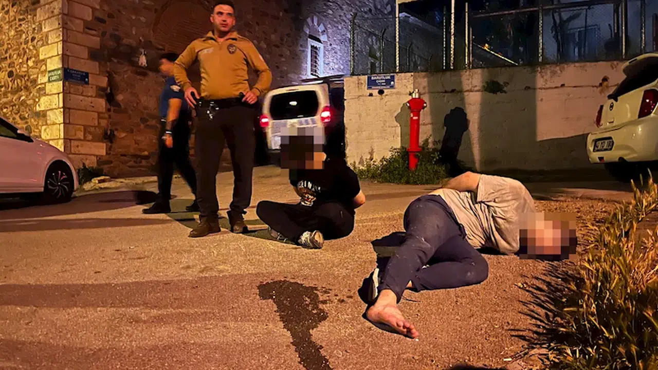 Osmanlı'nın ilk hastanesi Yıldırım Darüşşifası'nın kurşun levhalarını çalarken düşüp yaralandı