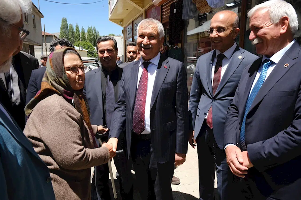 Zeydan Karalar, Kayseri Pınarbaşı’nda mitinge katılıp, halkla buluştu