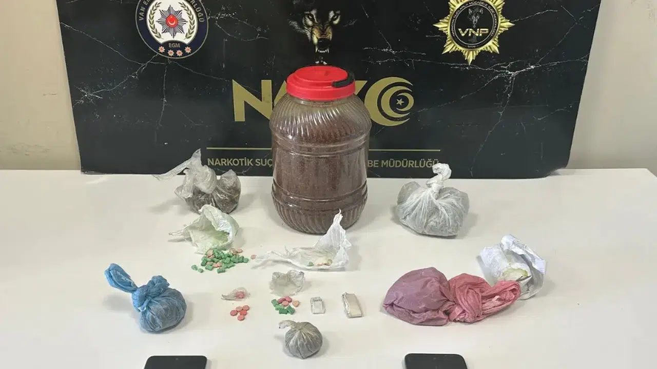 Van'da uyuşturucu operasyonları: 53 kilo zehir ele geçirildi