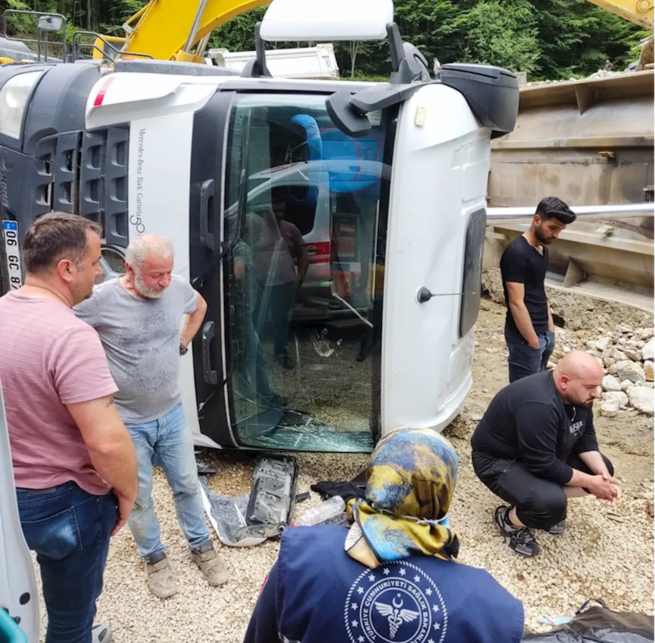 Sinop'ta devrilen kamyonun sürücüsü öldü