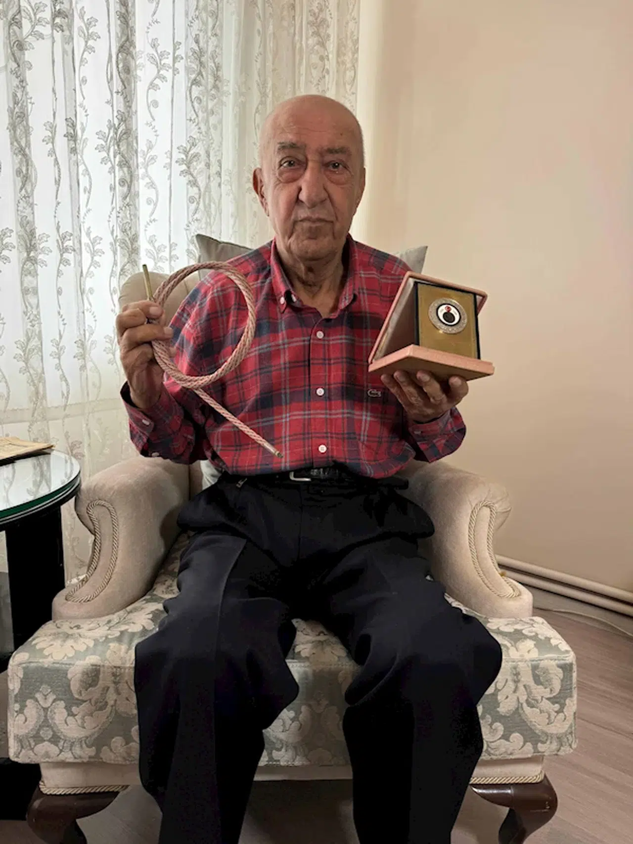 Anıtkabir'deki bayrak direğinin ipini üreten Güner Coşkuncan, 42 yıl sonra o dönemi gözyaşlarıyla anlattı