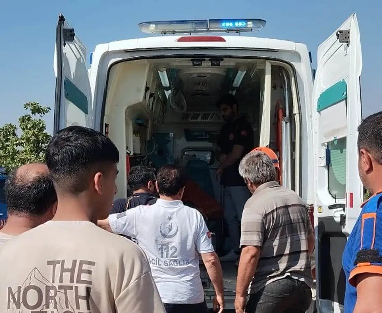 Kayalıklardan düşen çoban ağır yaralandı 