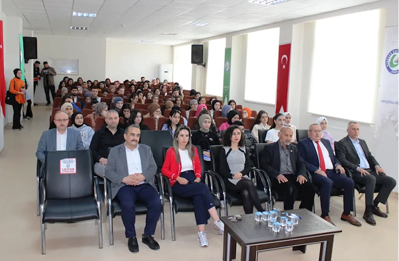 Eynesil'de konferans düzenlendi