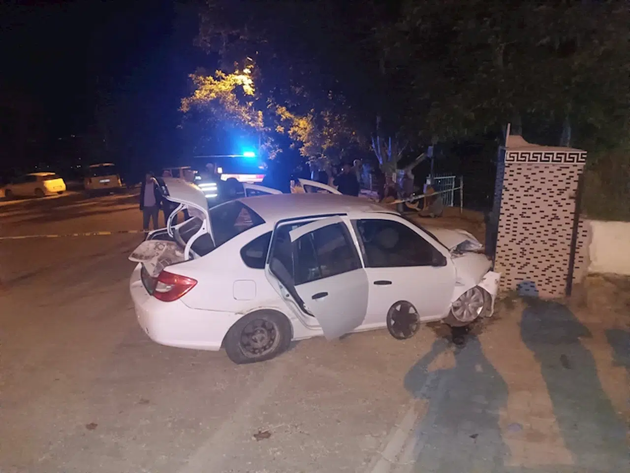 Tokat'ta duvara çarpan otomobildeki 1 kişi öldü, 3 kişi yaralandı