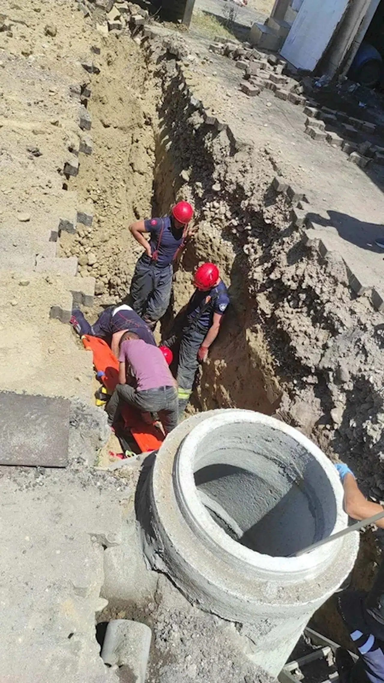 Kanalizasyon çalışmasında göçük; 1 ölü