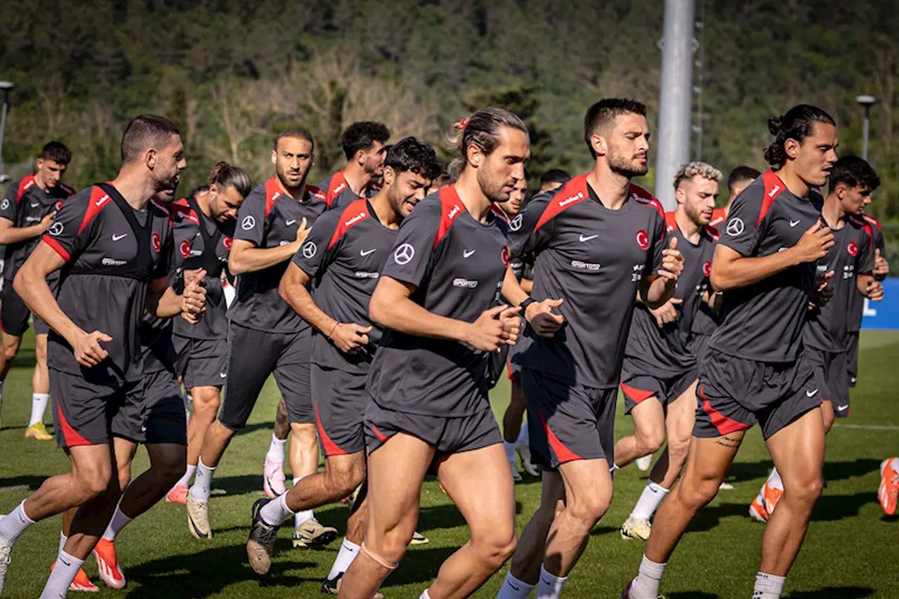 A Milli Futbol Takımı tam kadro çalıştı