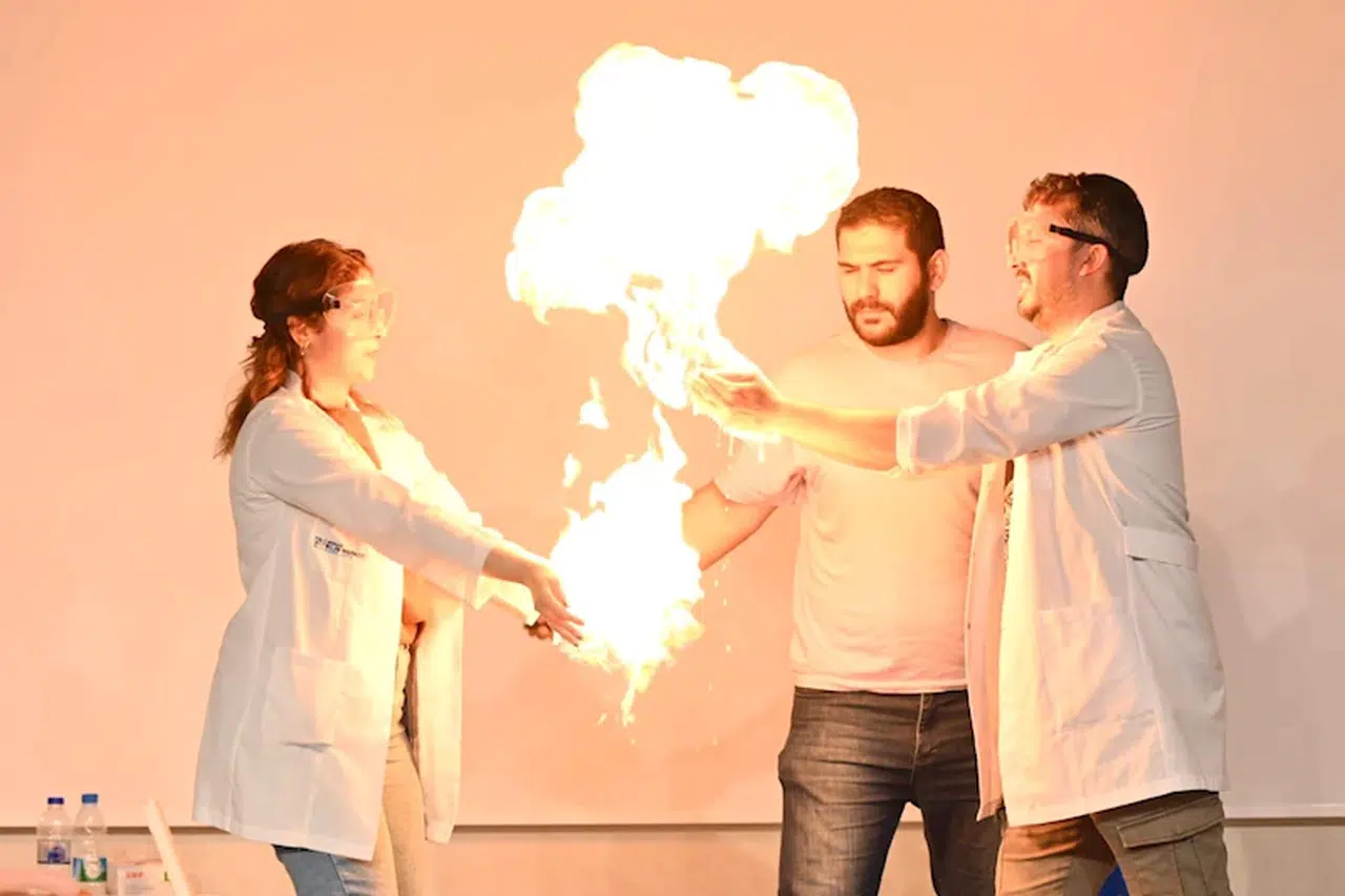 Kepez'in Bilim Merkezi'nden eğlenceli bilim deneyleri 