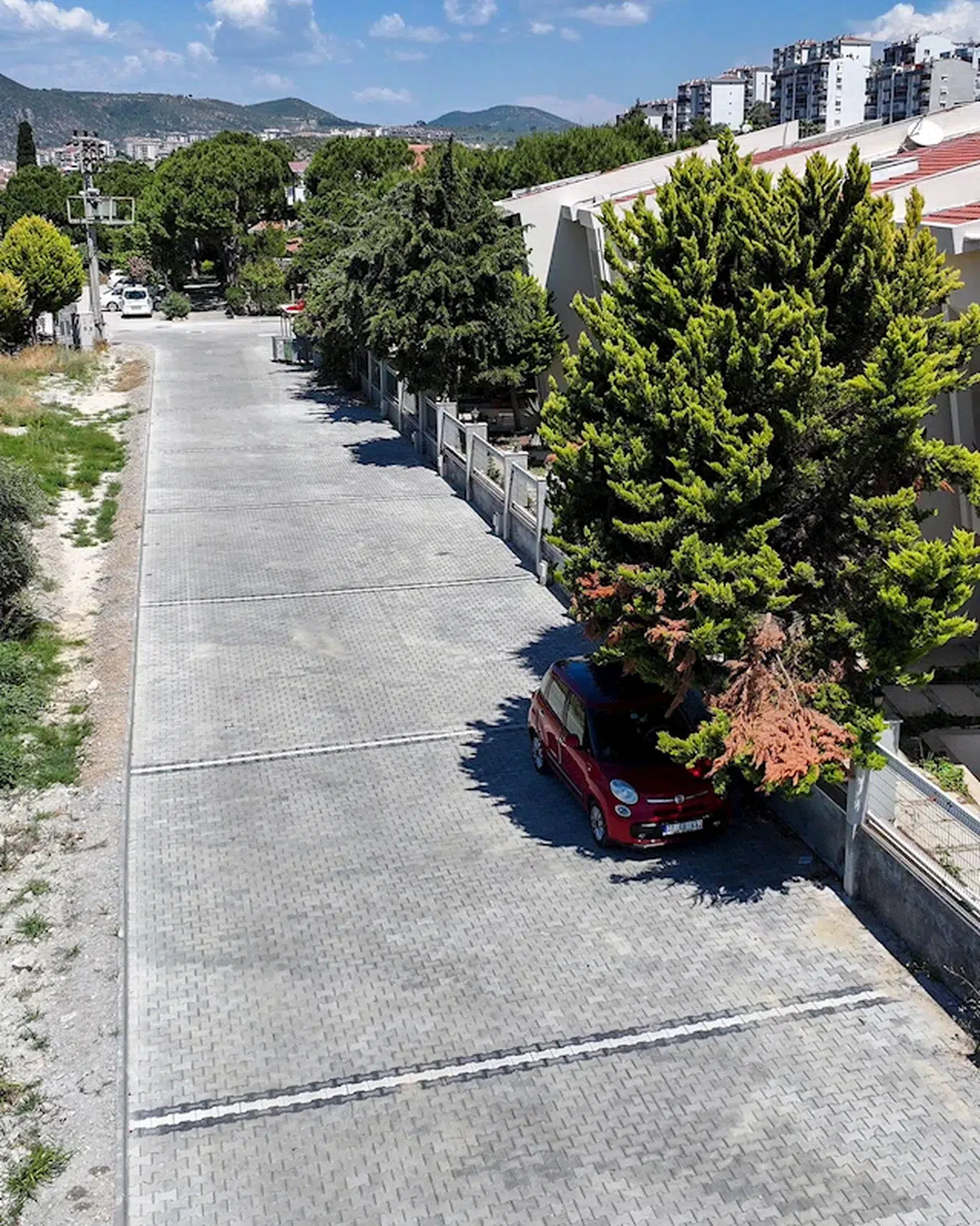 Kuşadası'nın denize çıkan yolları yenileniyor (YENİDEN)