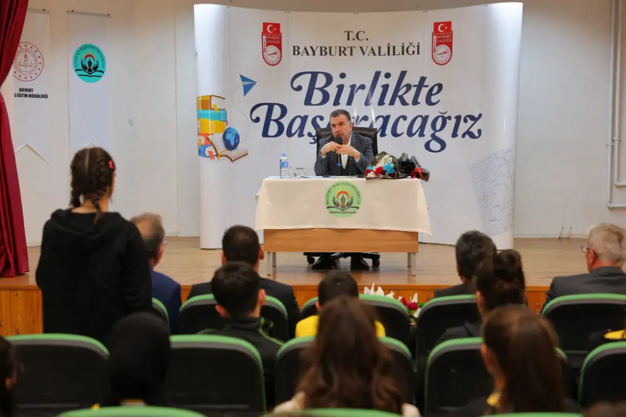 Vali Eldivan, 8. Sınıf Öğrencileriyle Buluşarak Liselere Geçiş Sınavı İçin Motivasyon Sağladı