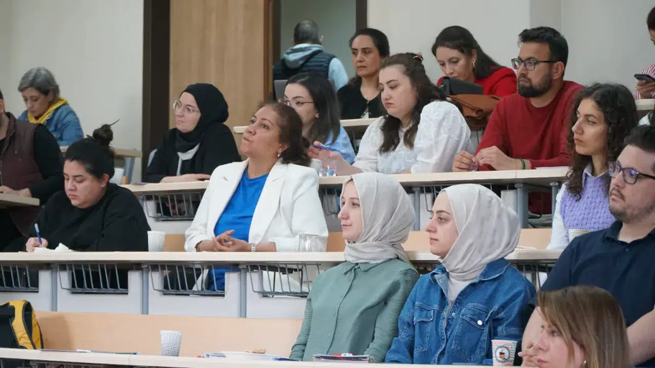 Rize'de hekimlere, hastalarına yardımcı olmaları için 'Tütün bağımlılığı tedavisi kursu'