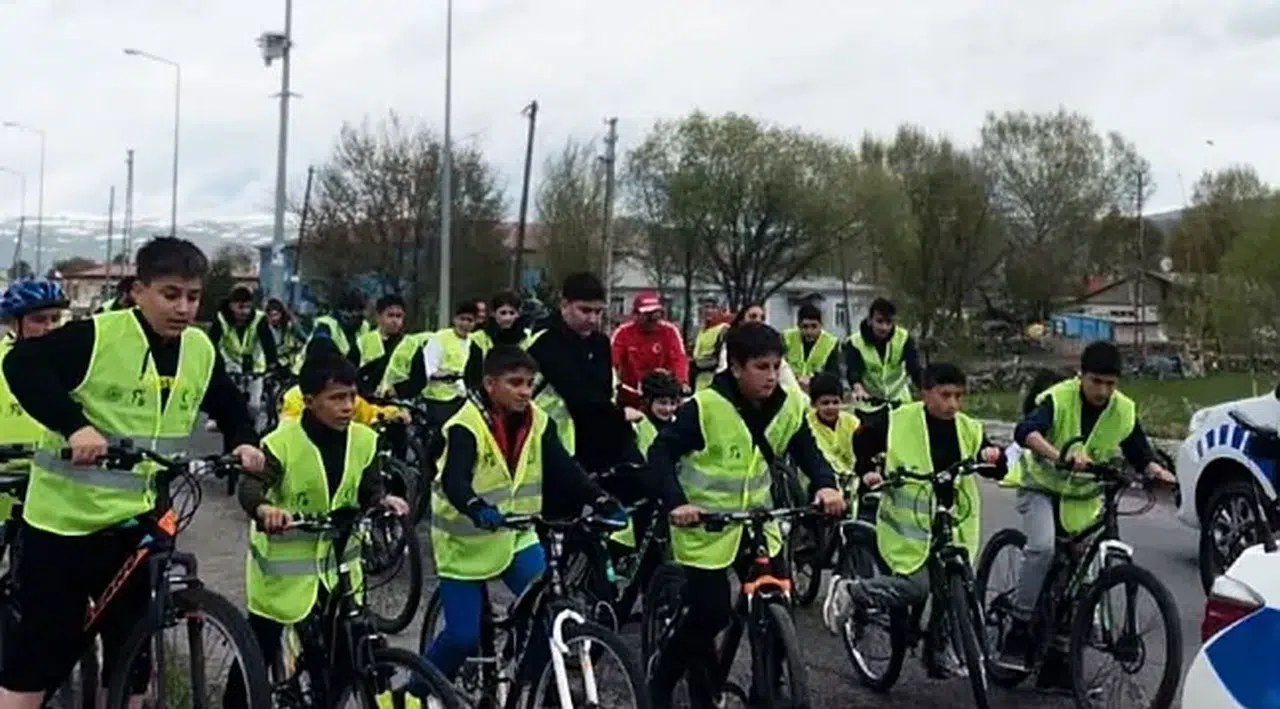 Erzurum, Ağrı ve Ardahan'da 11. Yeşilay Bisiklet Turu düzenlendi