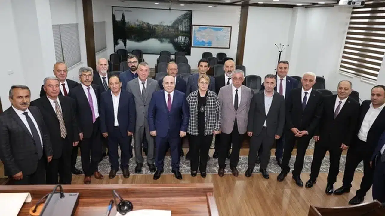 Artvin Valisi Ünsal'dan İl Genel Meclisi'ne ziyaret