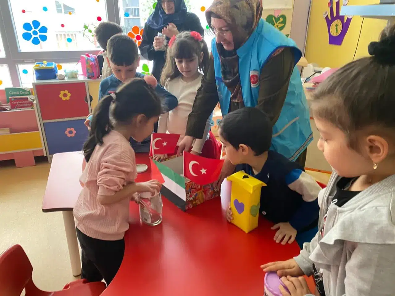 Minik öğrencilerden anlamlı hareket